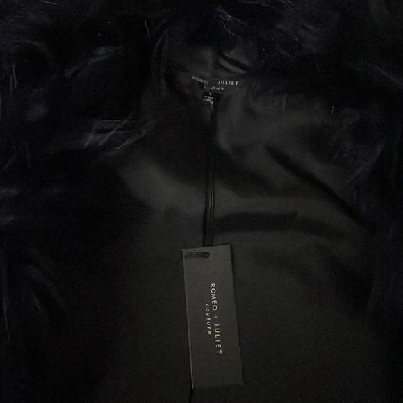 Romeo & Juliet Couture Fur Vest - Picture 4 of 7